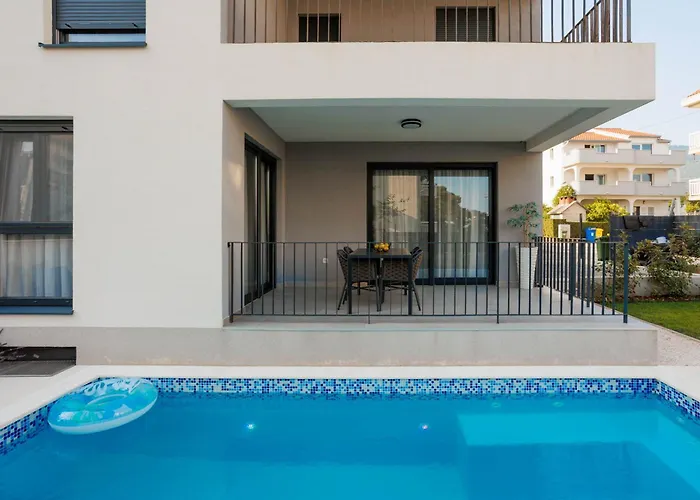 Time&joy With Private Pool Appartement Kaštela