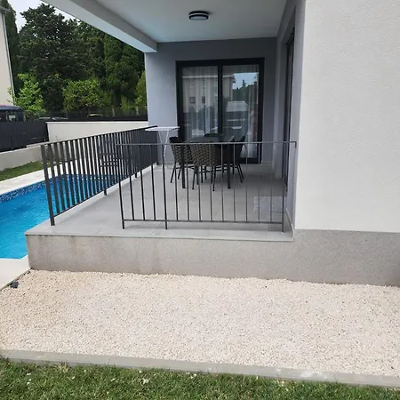 Time&joy With Private Pool Apartment Kastela