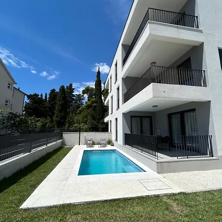 Time&joy With Private Pool Apartment Kastela