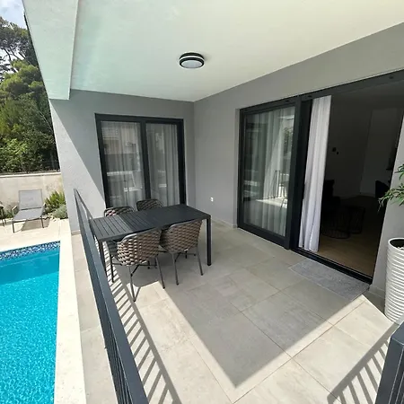 Time&joy With Private Pool Apartment Kastela